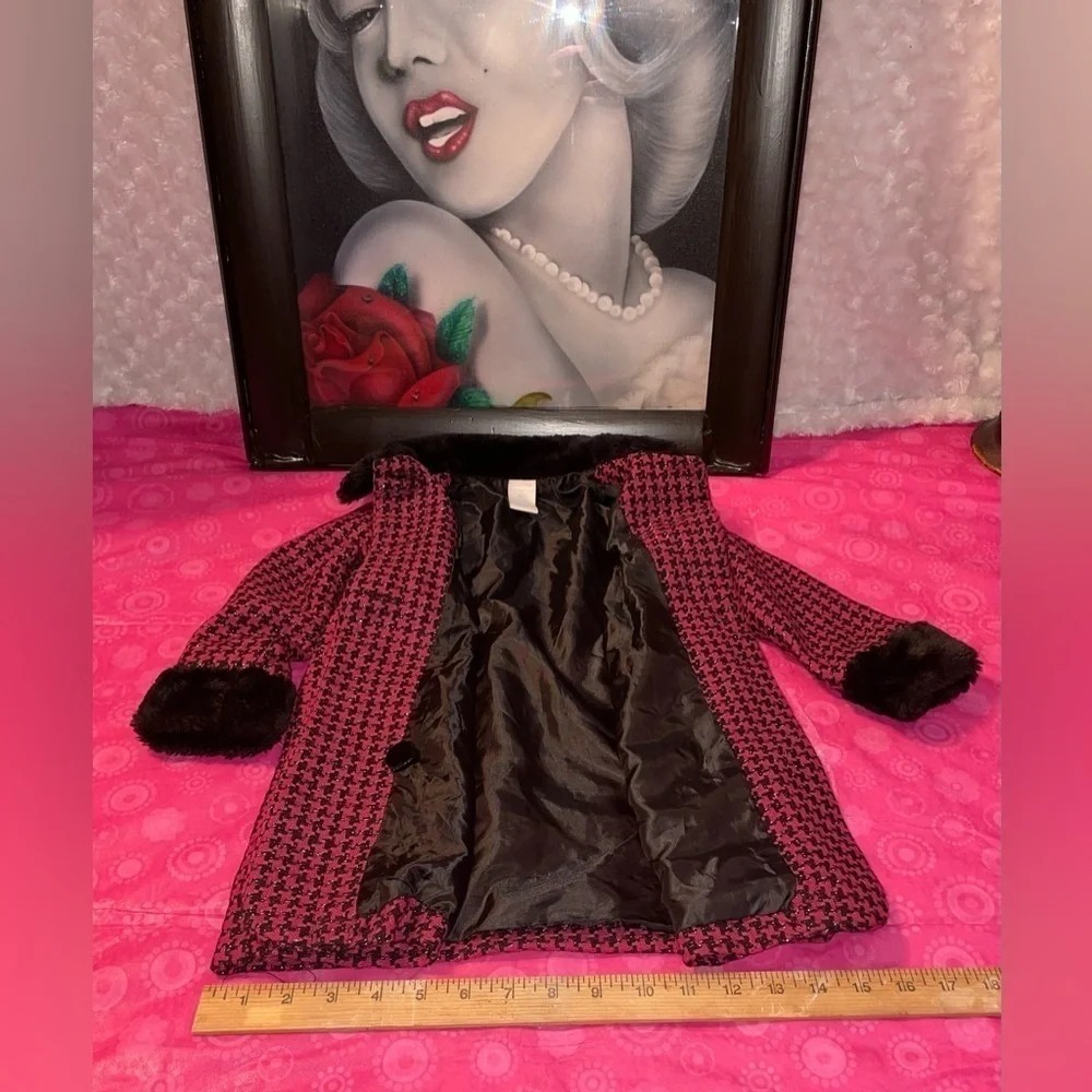 NWOT X-MAS HOLIDAY BLACK FUCHSIA PINK FAUX FUR COLLAR HOUNDS TOOTH JACKE…